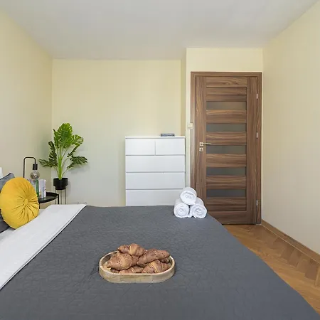 Lumina 3 Rooms Apart With Balcony I Arkadia Mall *